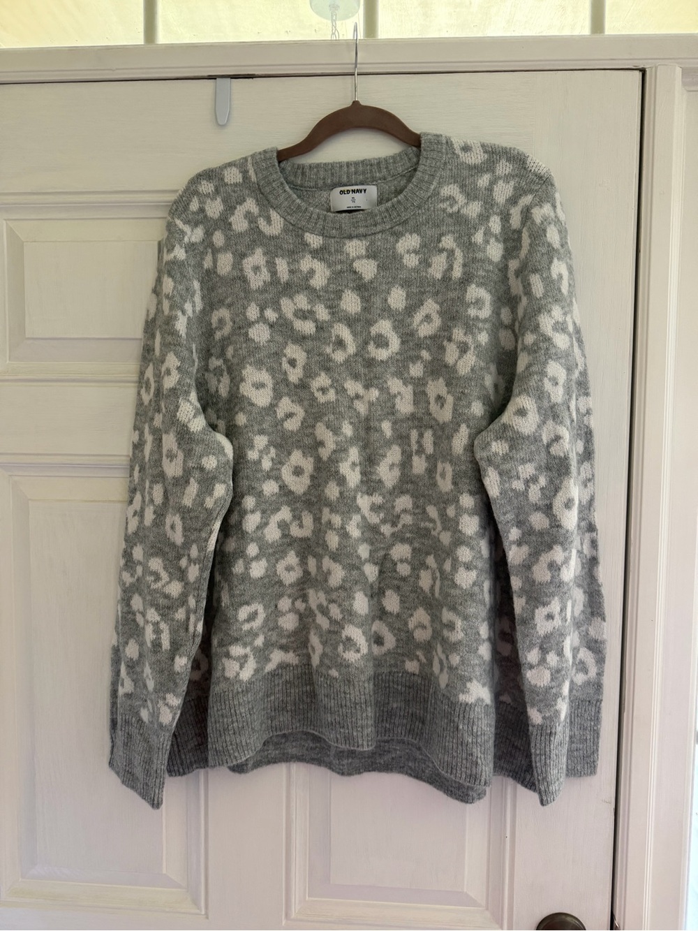 Old Navy Gray and White Leopard Print Soft Stretchy Crewneck Sweater